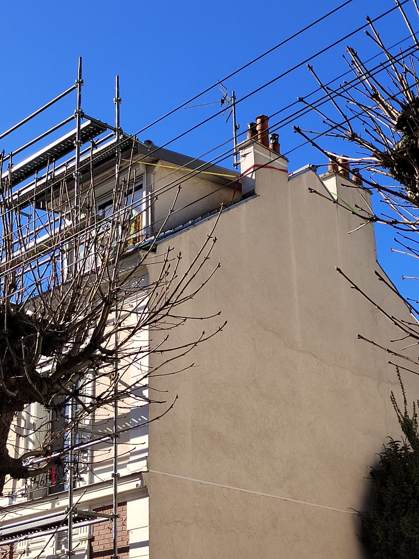 Façonnage et pose de zinc à agrafe, chantier de Colombes